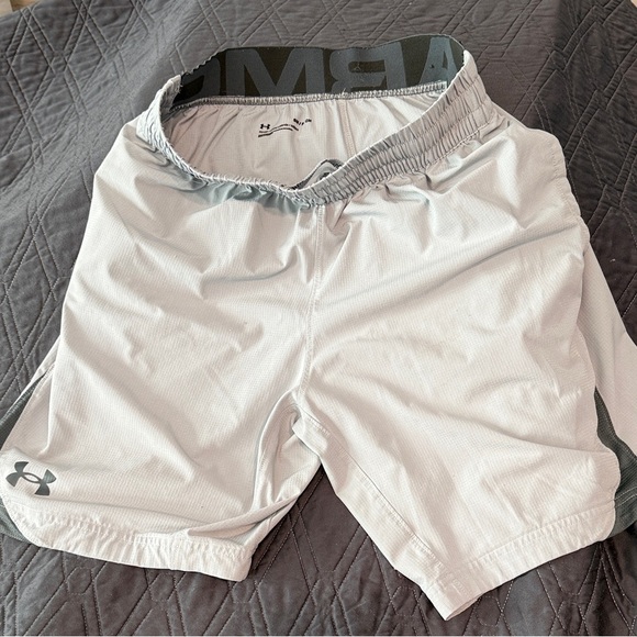Under Armour Men's Light Gray Athletic Shorts - Picture 1 of 2
